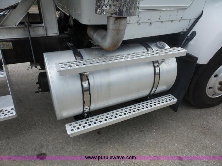 image for item BK9650 1990 Kenworth T800 semi truck