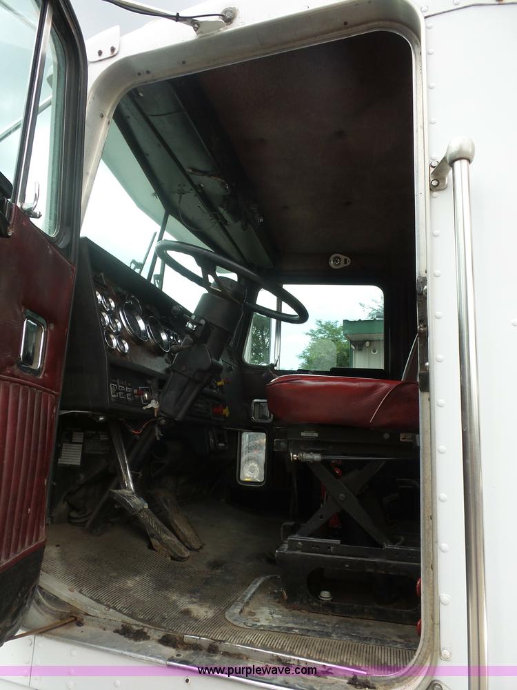 image for item BK9650 1990 Kenworth T800 semi truck