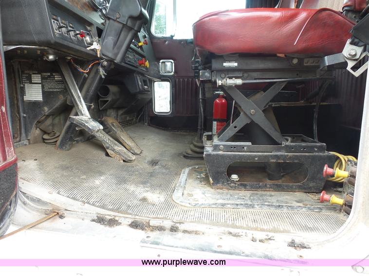 image for item BK9650 1990 Kenworth T800 semi truck