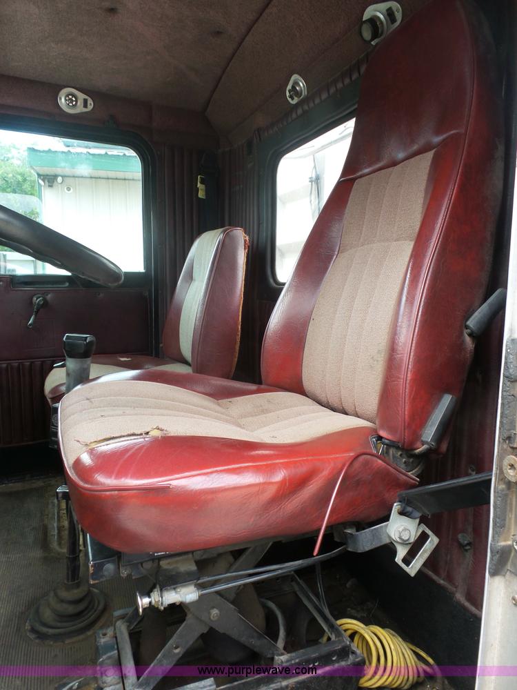 image for item BK9650 1990 Kenworth T800 semi truck