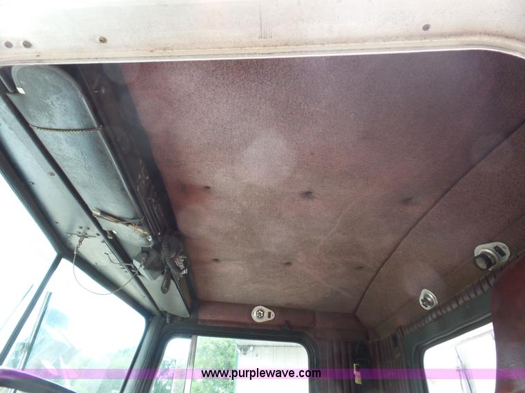 image for item BK9650 1990 Kenworth T800 semi truck