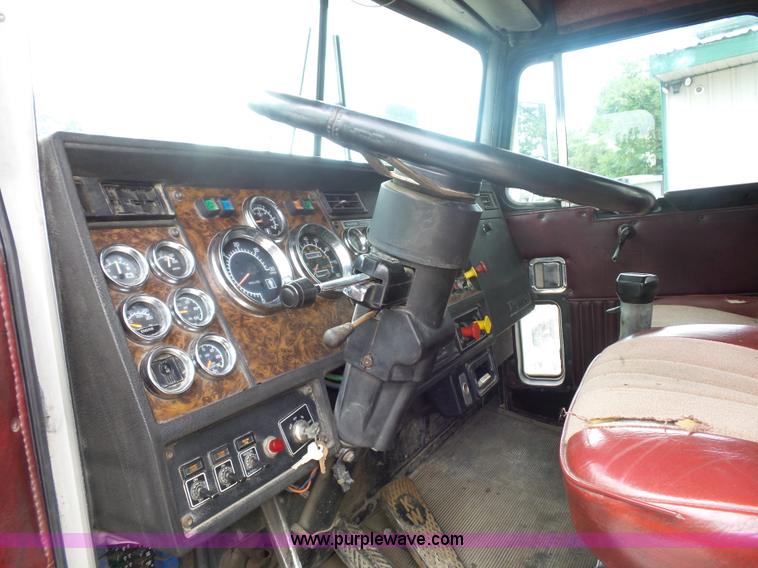 image for item BK9650 1990 Kenworth T800 semi truck