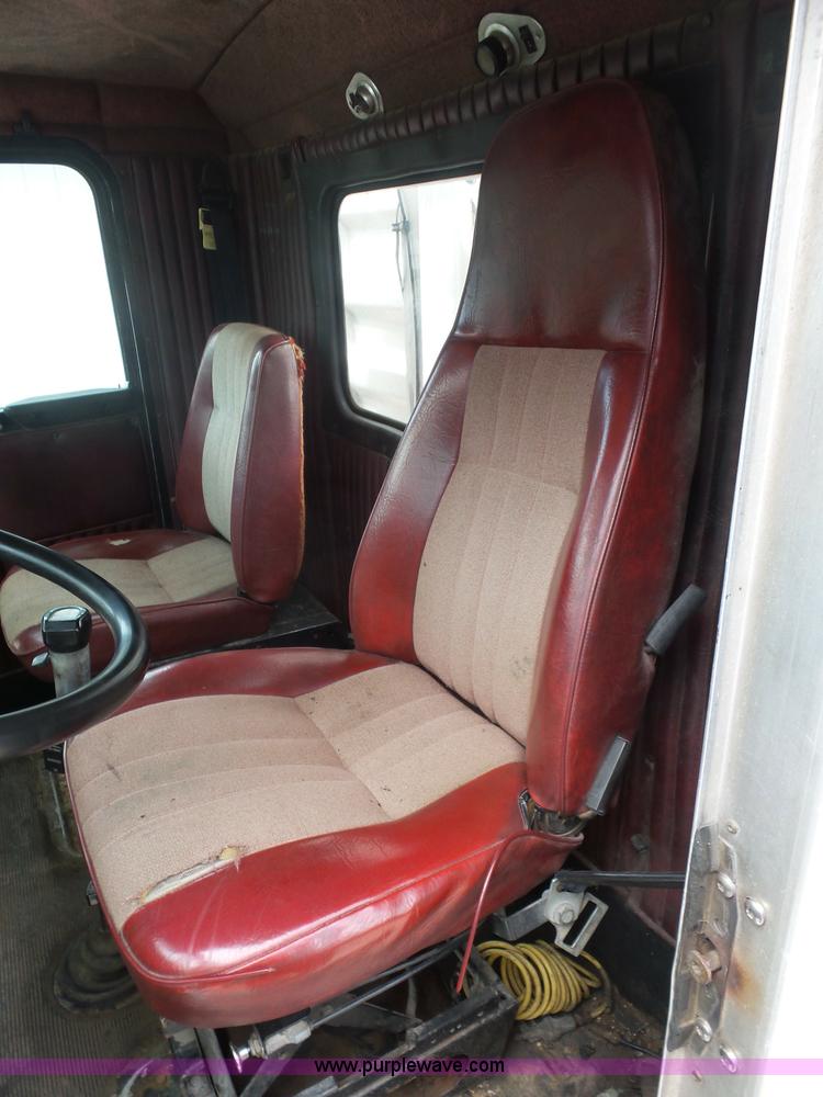 image for item BK9650 1990 Kenworth T800 semi truck