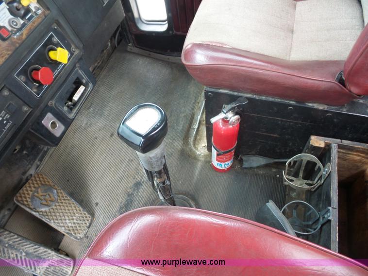 image for item BK9650 1990 Kenworth T800 semi truck