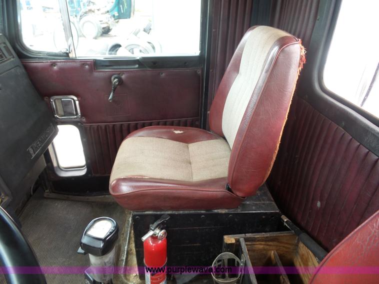 image for item BK9650 1990 Kenworth T800 semi truck