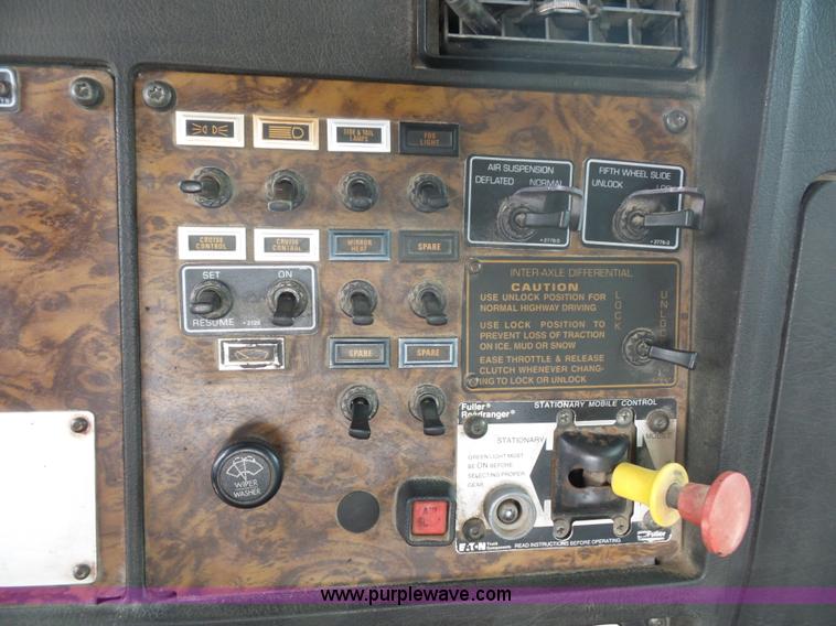 image for item BK9650 1990 Kenworth T800 semi truck