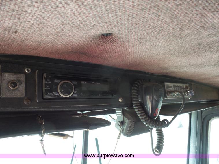 image for item BK9650 1990 Kenworth T800 semi truck