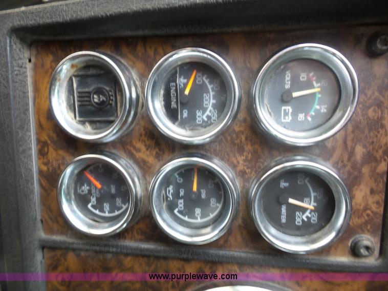 image for item BK9650 1990 Kenworth T800 semi truck