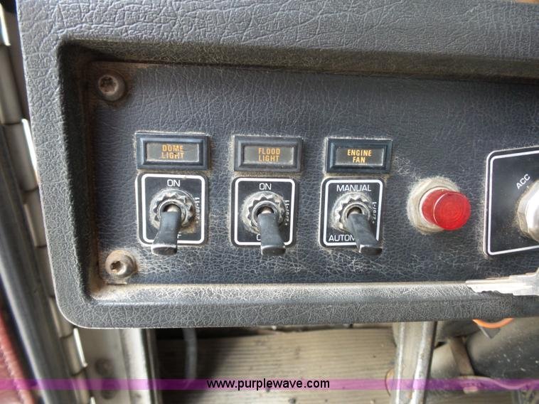 image for item BK9650 1990 Kenworth T800 semi truck