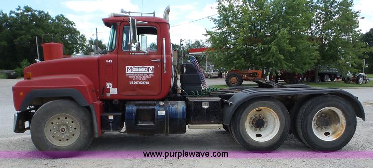 image for item BZ9698 1993 Mack RD688S semi truck