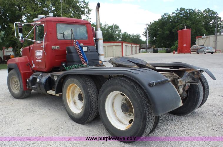 image for item BZ9698 1993 Mack RD688S semi truck