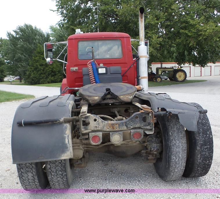 image for item BZ9698 1993 Mack RD688S semi truck