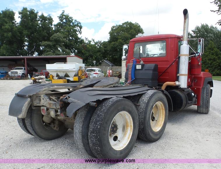 image for item BZ9698 1993 Mack RD688S semi truck