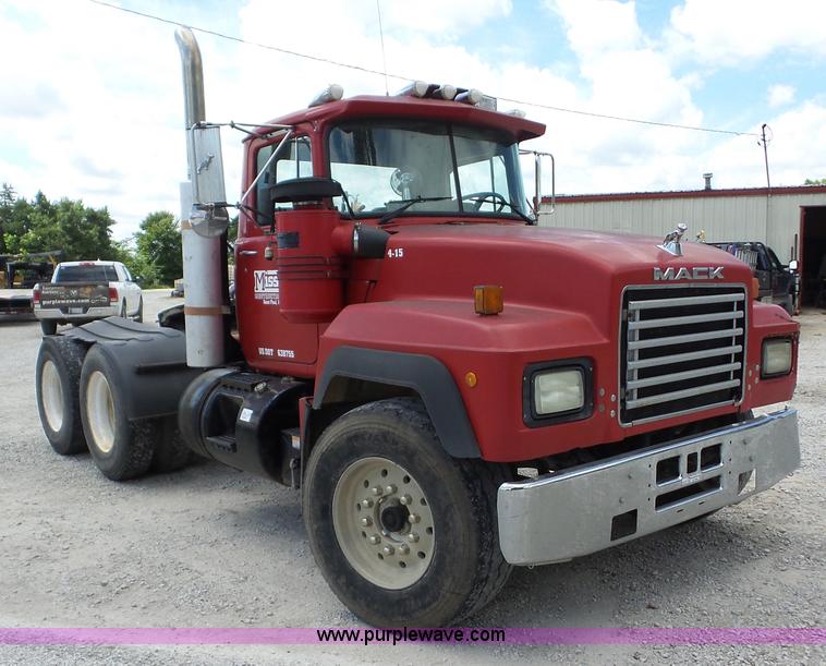 image for item BZ9698 1993 Mack RD688S semi truck
