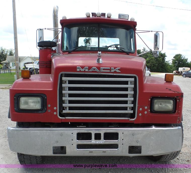 image for item BZ9698 1993 Mack RD688S semi truck