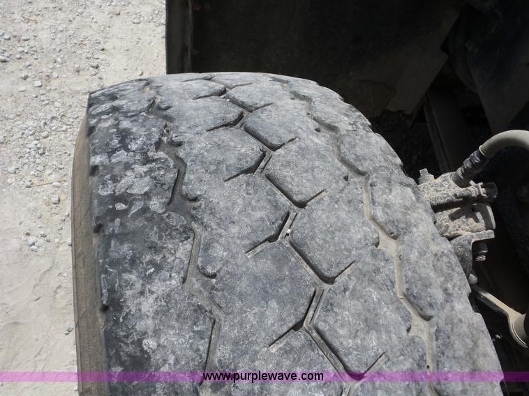 image for item BZ9698 1993 Mack RD688S semi truck