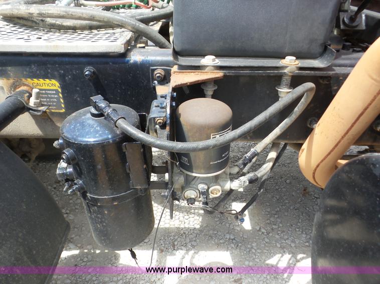 image for item BZ9698 1993 Mack RD688S semi truck