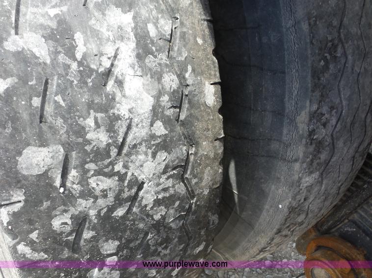 image for item BZ9698 1993 Mack RD688S semi truck