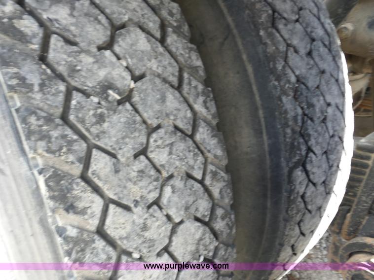 image for item BZ9698 1993 Mack RD688S semi truck