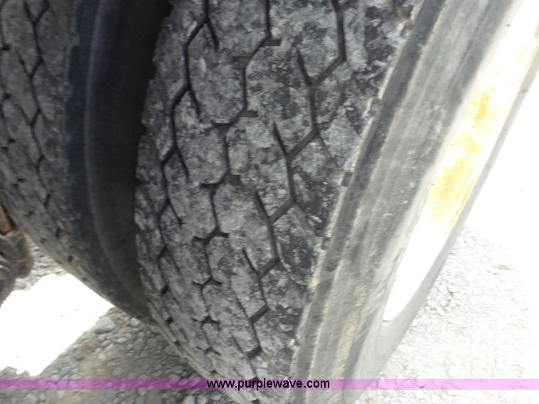 image for item BZ9698 1993 Mack RD688S semi truck