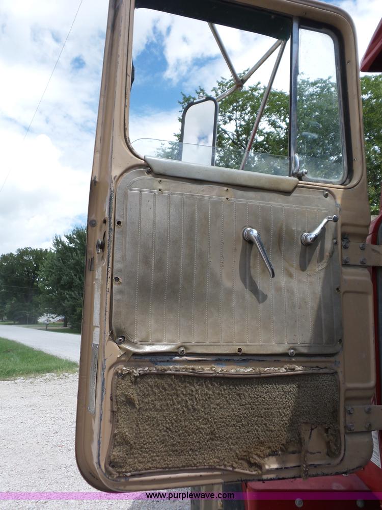 image for item BZ9698 1993 Mack RD688S semi truck