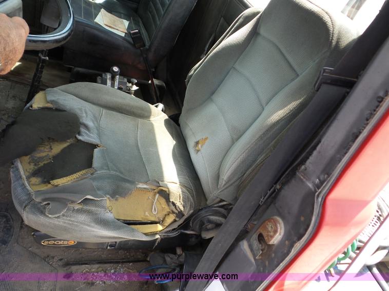 image for item BZ9698 1993 Mack RD688S semi truck