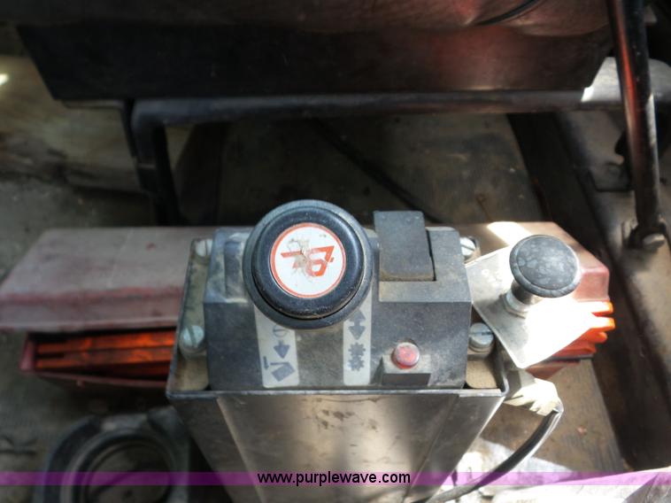 image for item BZ9698 1993 Mack RD688S semi truck