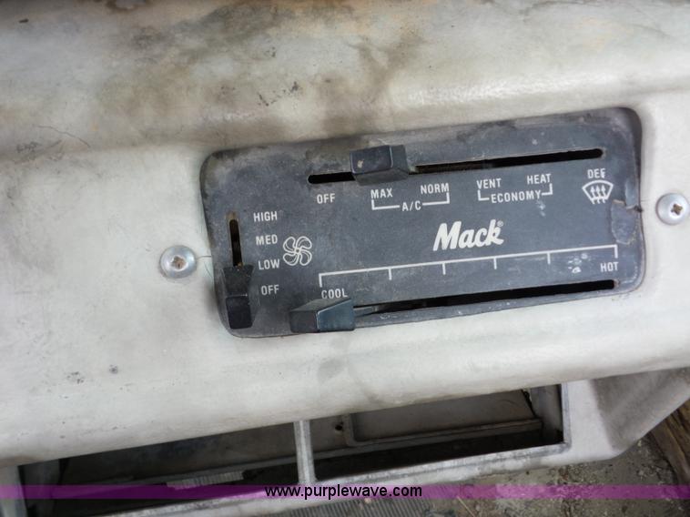 image for item BZ9698 1993 Mack RD688S semi truck