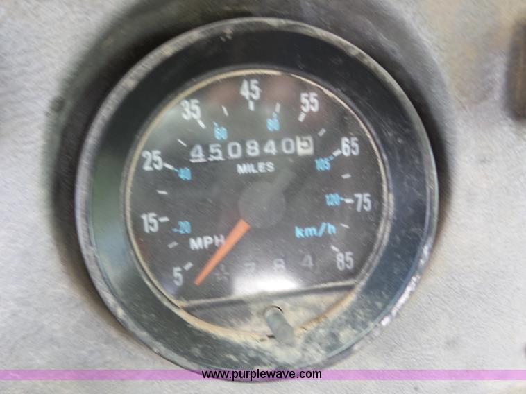 image for item BZ9698 1993 Mack RD688S semi truck