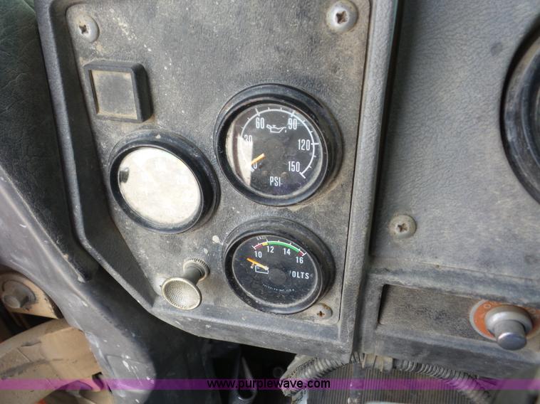 image for item BZ9698 1993 Mack RD688S semi truck