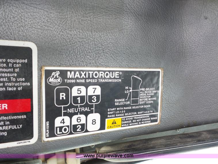 image for item BZ9698 1993 Mack RD688S semi truck