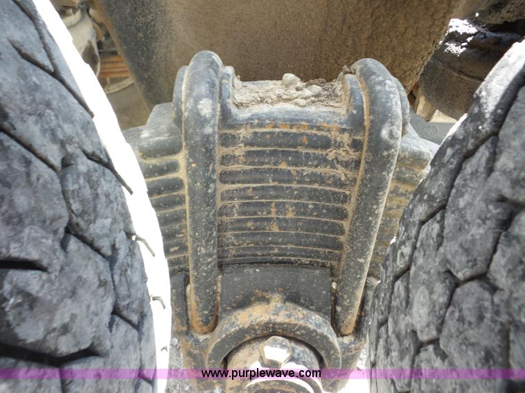 image for item BZ9698 1993 Mack RD688S semi truck