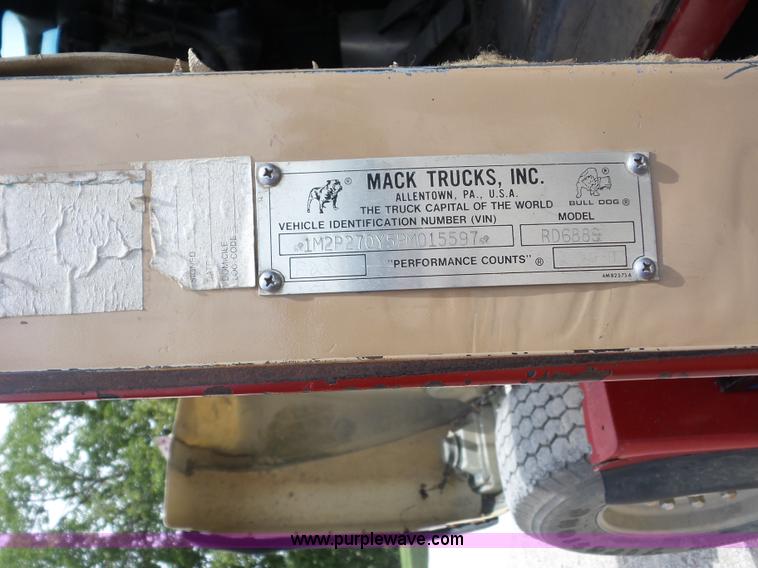 image for item BZ9698 1993 Mack RD688S semi truck