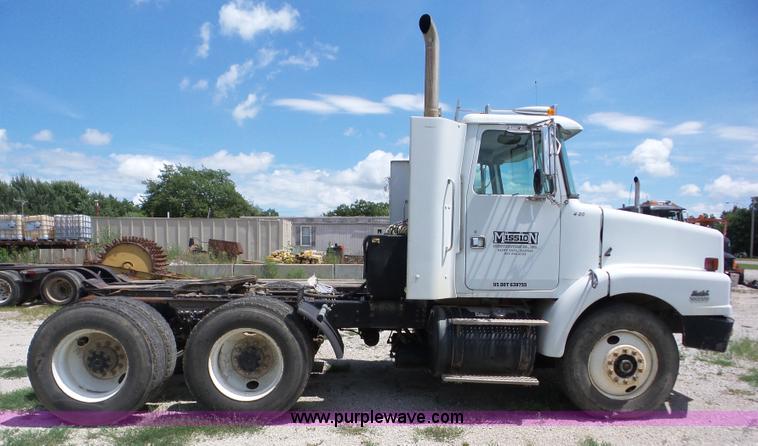 image for item BZ9699 1998 Volvo WG semi truck