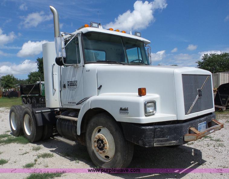 image for item BZ9699 1998 Volvo WG semi truck