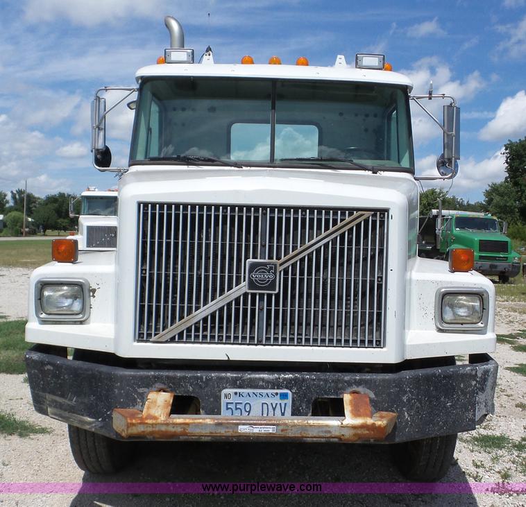 image for item BZ9699 1998 Volvo WG semi truck