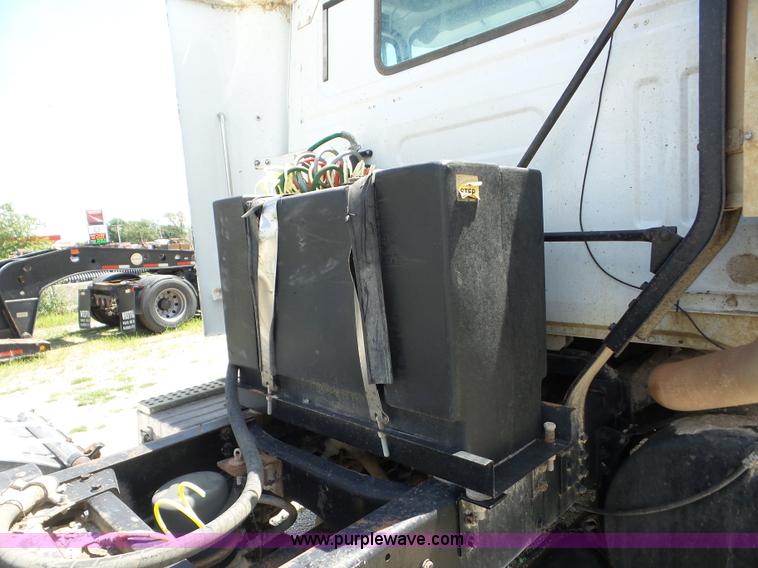 image for item BZ9699 1998 Volvo WG semi truck