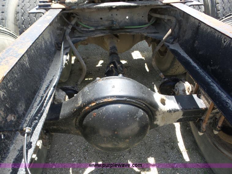 image for item BZ9699 1998 Volvo WG semi truck