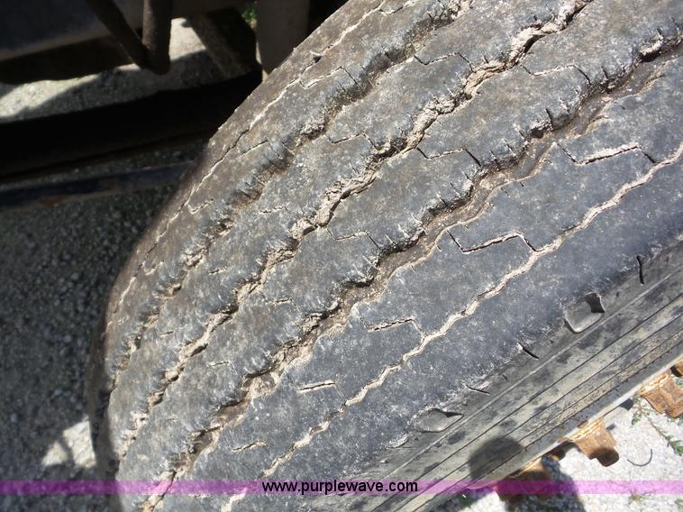 image for item BZ9699 1998 Volvo WG semi truck