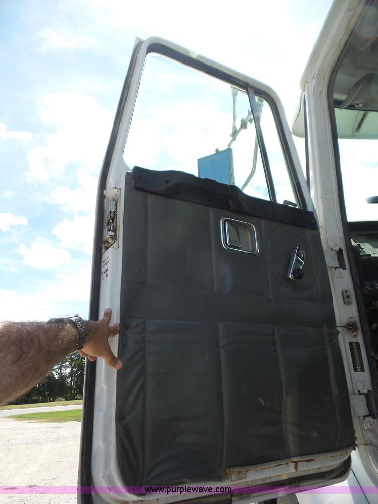 image for item BZ9699 1998 Volvo WG semi truck