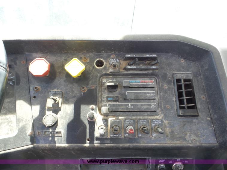 image for item BZ9699 1998 Volvo WG semi truck