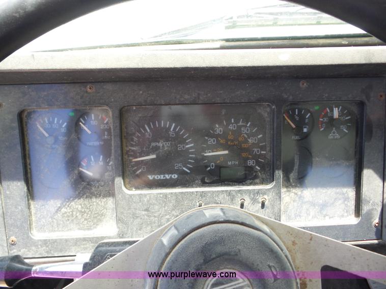 image for item BZ9699 1998 Volvo WG semi truck