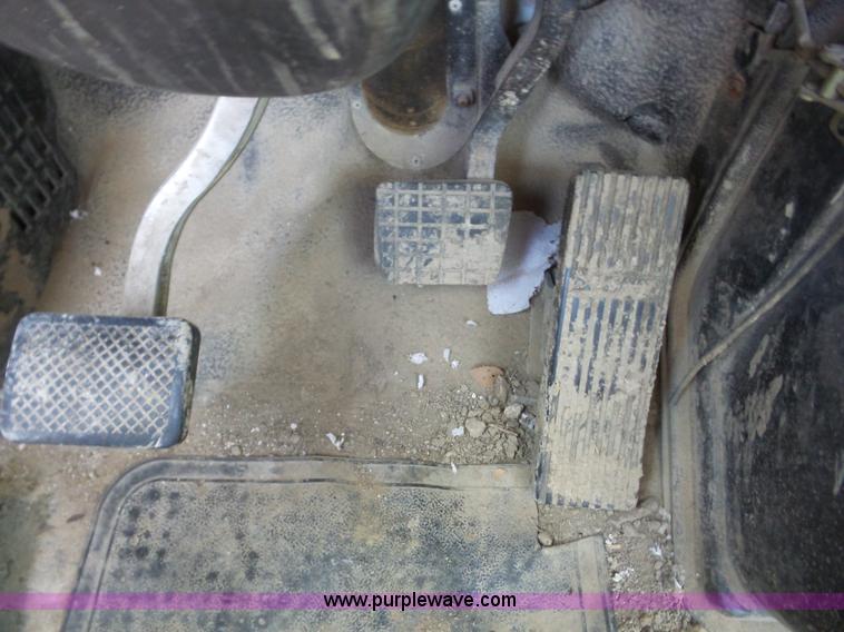 image for item BZ9699 1998 Volvo WG semi truck