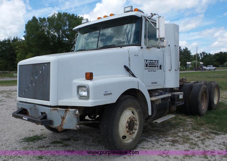 image for item BZ9700 1998 Volvo WG semi truck