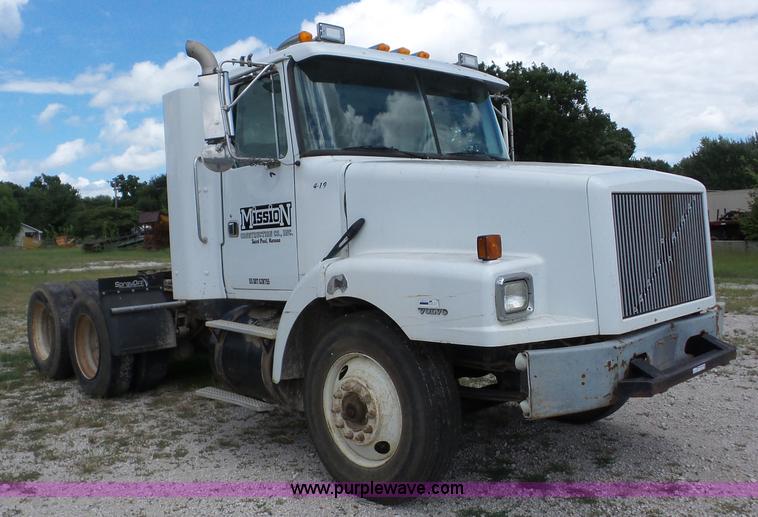 image for item BZ9700 1998 Volvo WG semi truck