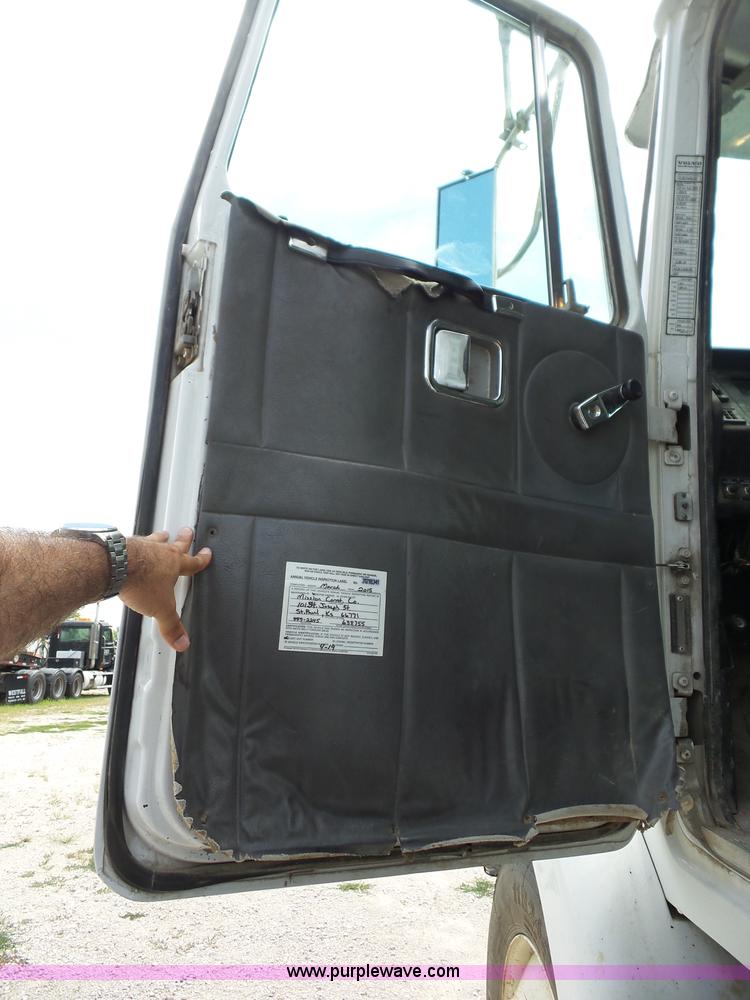 image for item BZ9700 1998 Volvo WG semi truck