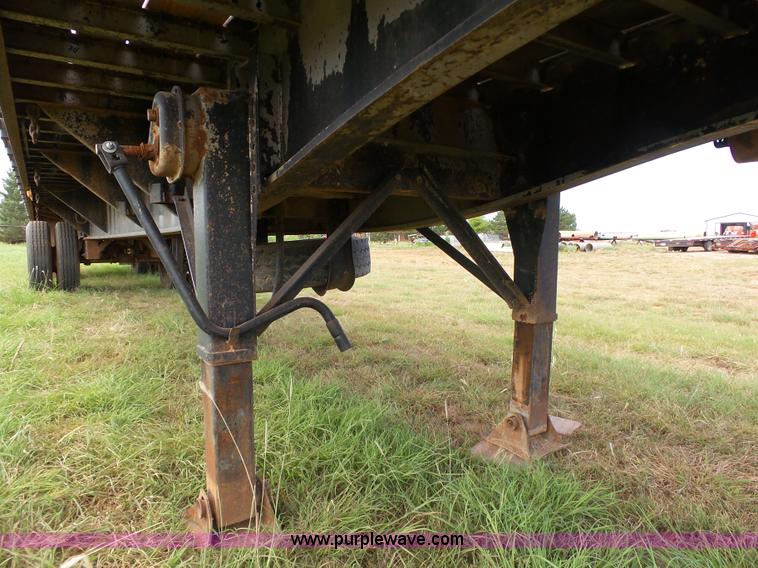 image for item DB4502 1989 Utility FS2CHE flatbed trailer