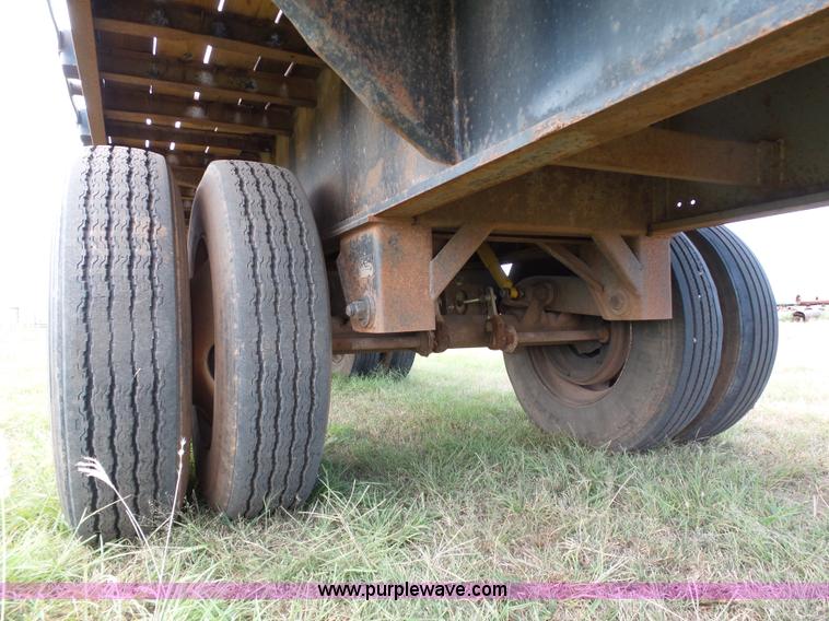 image for item DB4502 1989 Utility FS2CHE flatbed trailer