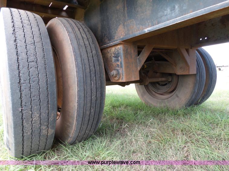 image for item DB4502 1989 Utility FS2CHE flatbed trailer