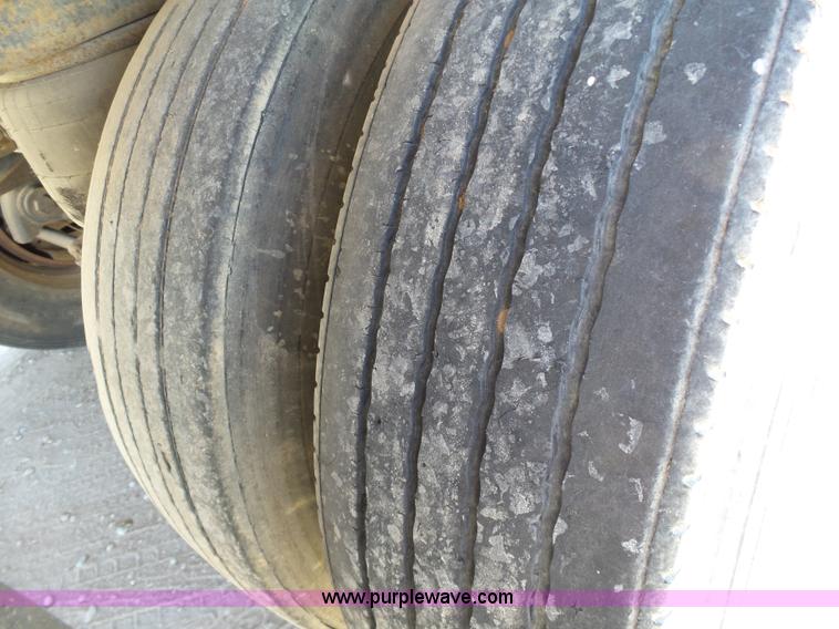 image for item DB4505 2002 Great Dane dry van trailer